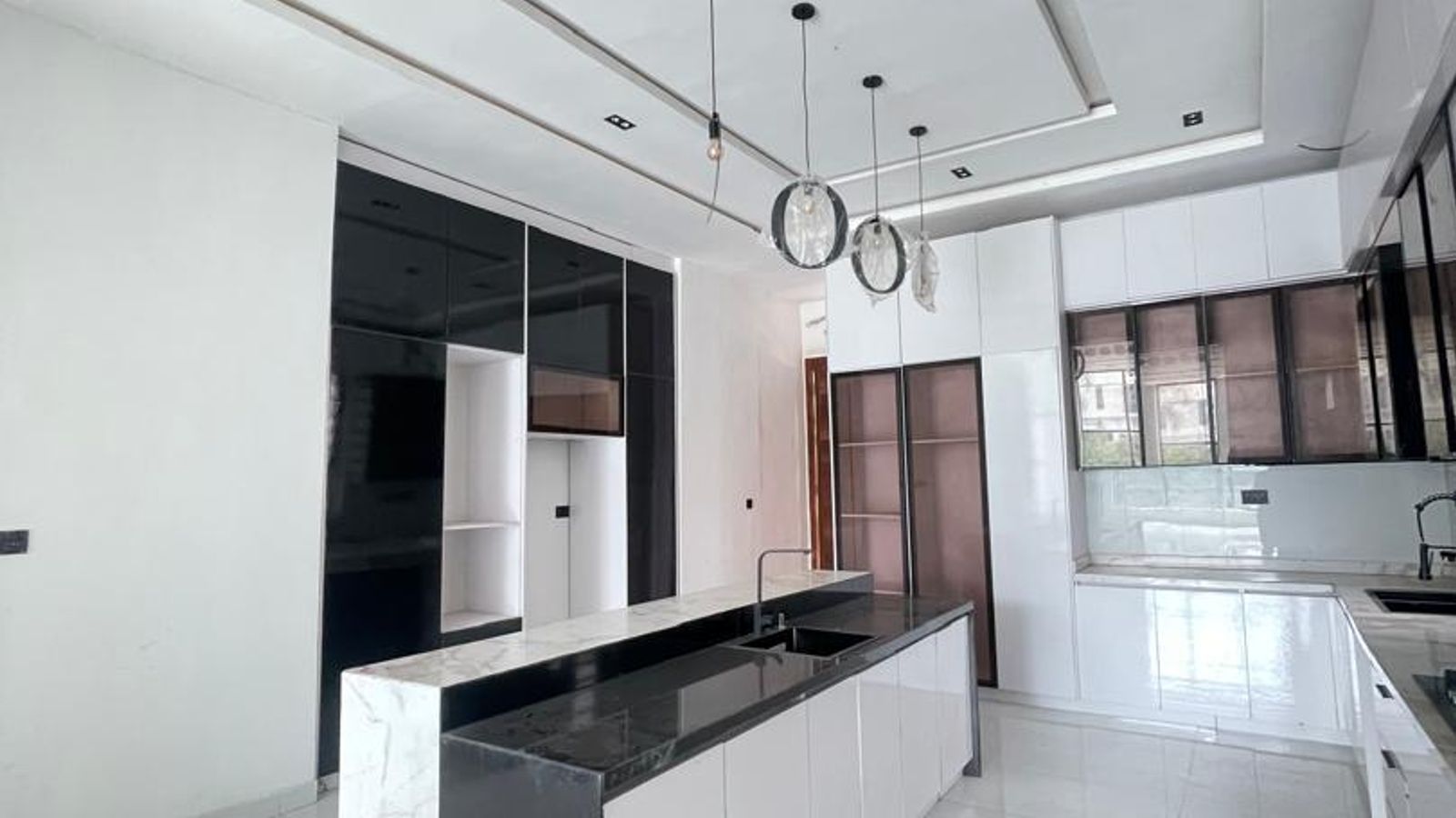 6 Bedroom Fully Detached Duplex