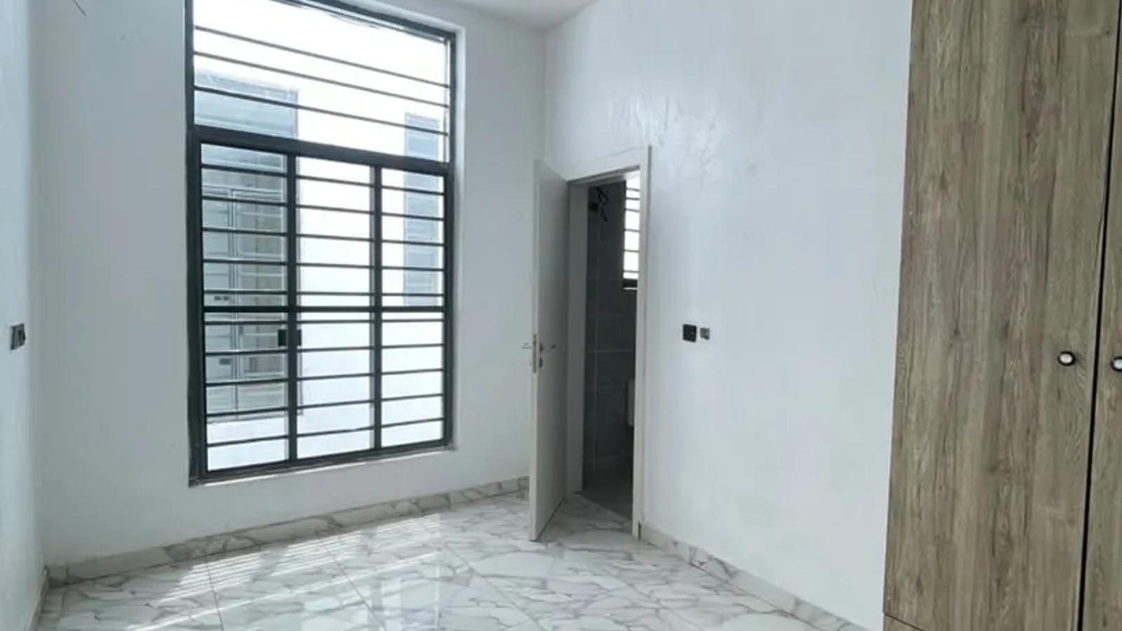 4 BEDROOM SEMI-DETACHED DUPLEX