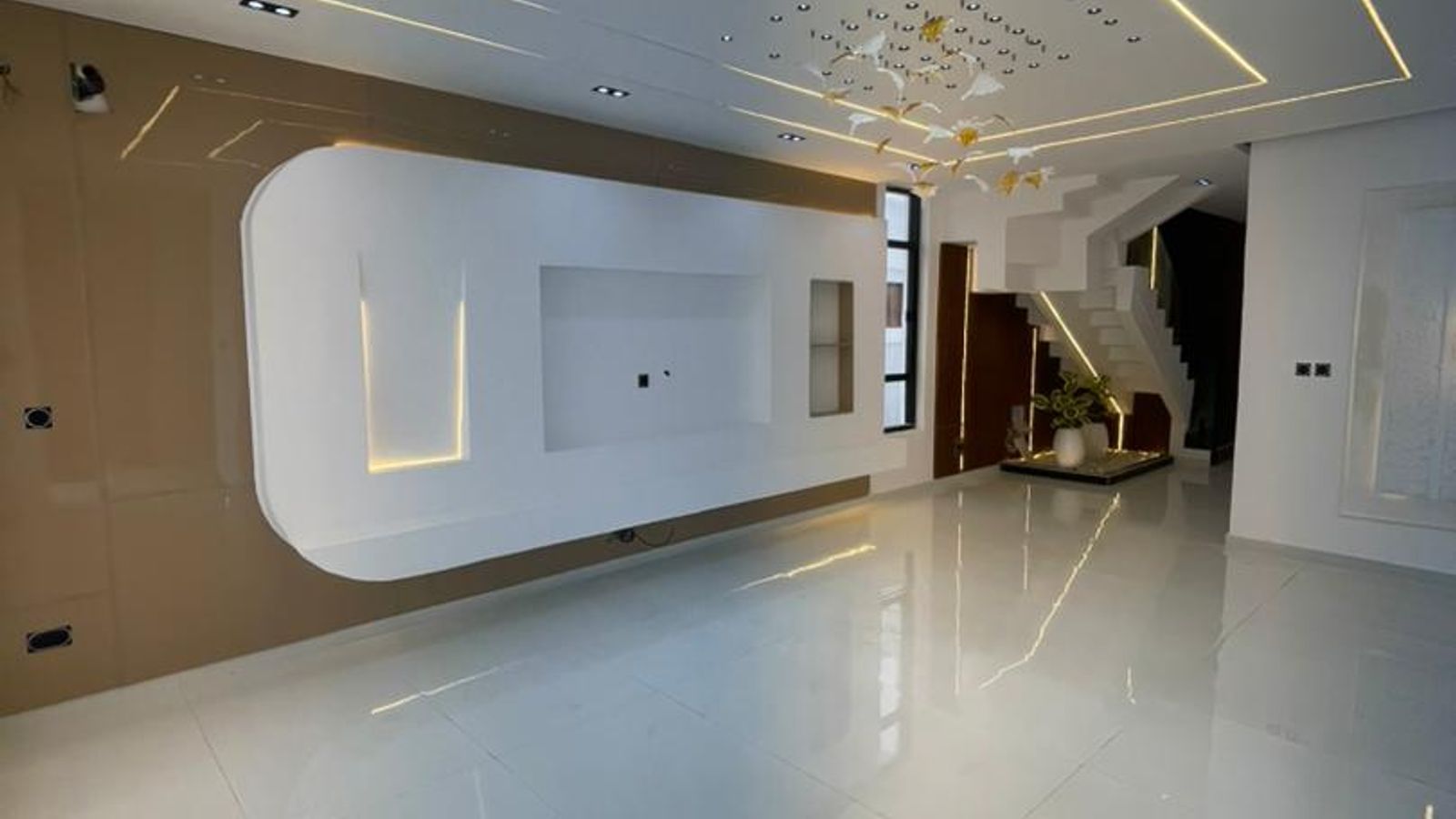 5 Bedroom Fully Detached Duplex