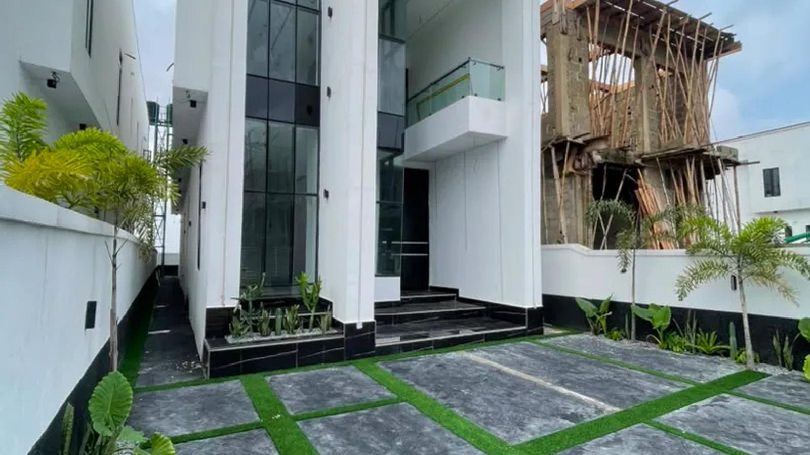 5 Bedroom Fully Detached Duplex