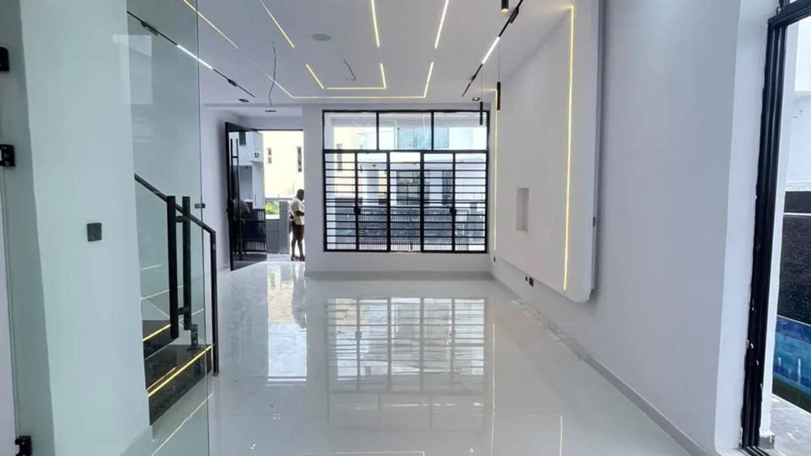 5 Bedroom Fully Detached Duplex