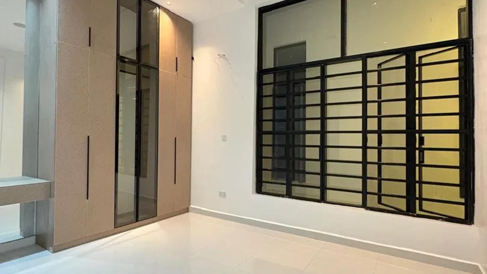 5 Bedroom Fully Detached Duplex