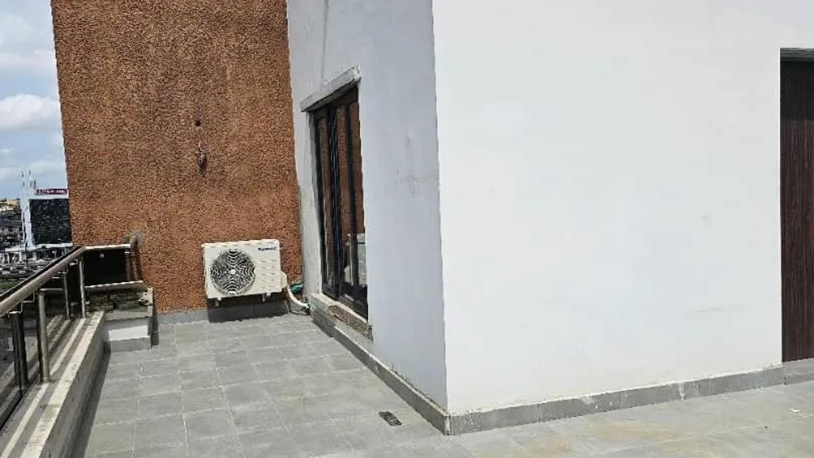 6 Bedroom Fully Detached Duplex