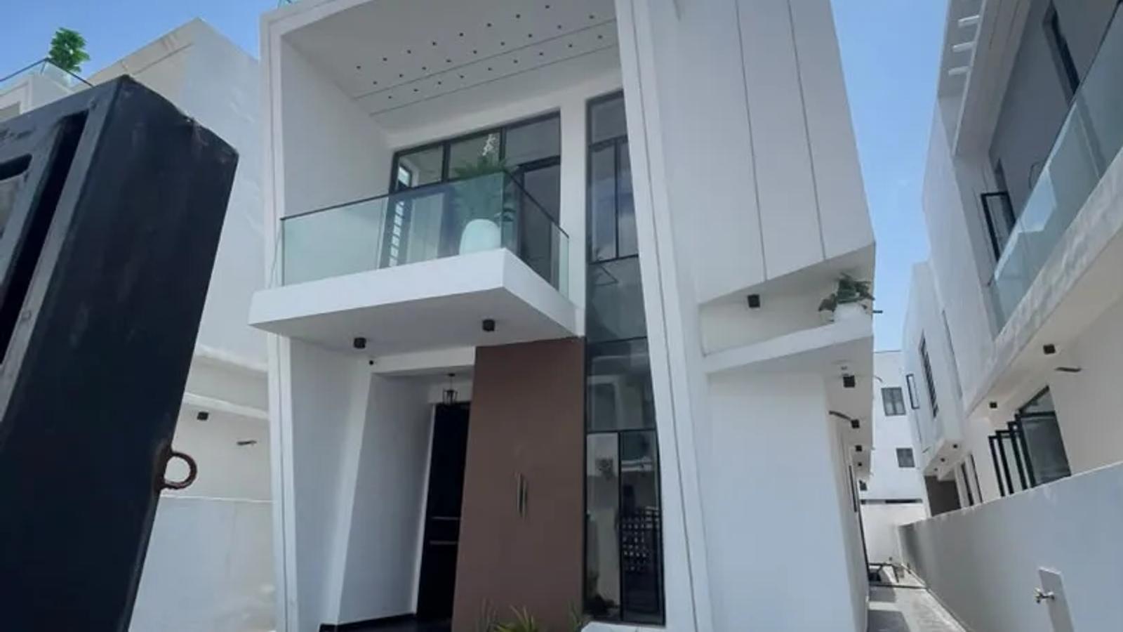 5 BEDROOM FULLY DETACHED DUPLEX WITH BQ