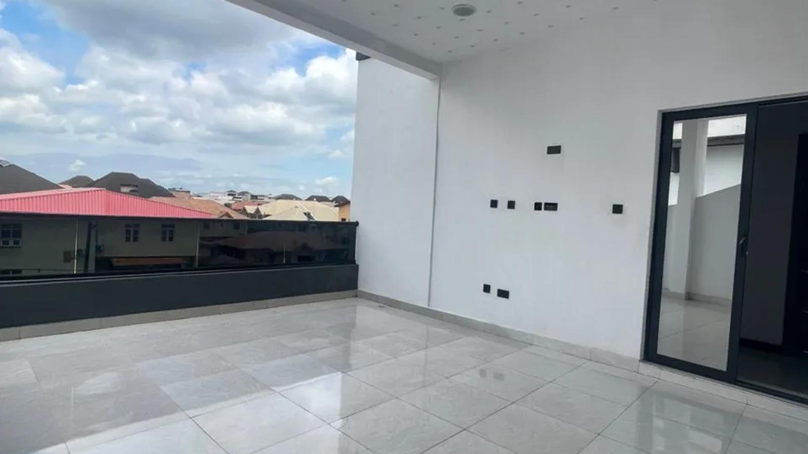 6 Bedroom Fully Detached Duplex