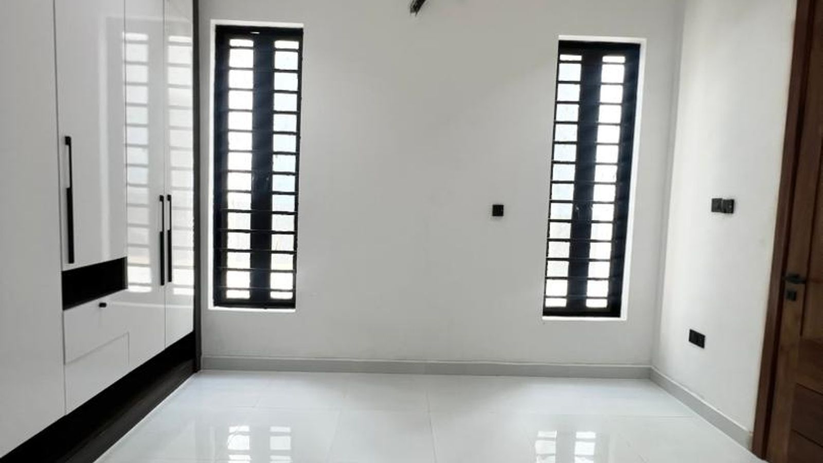 5 Bedroom Fully Detached Duplex