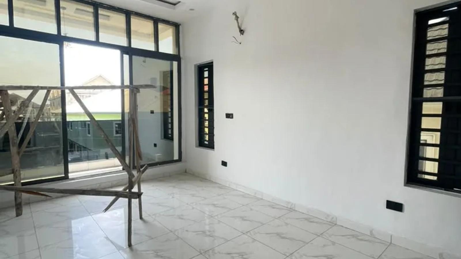 5 Bedroom Fully Detached Duplex