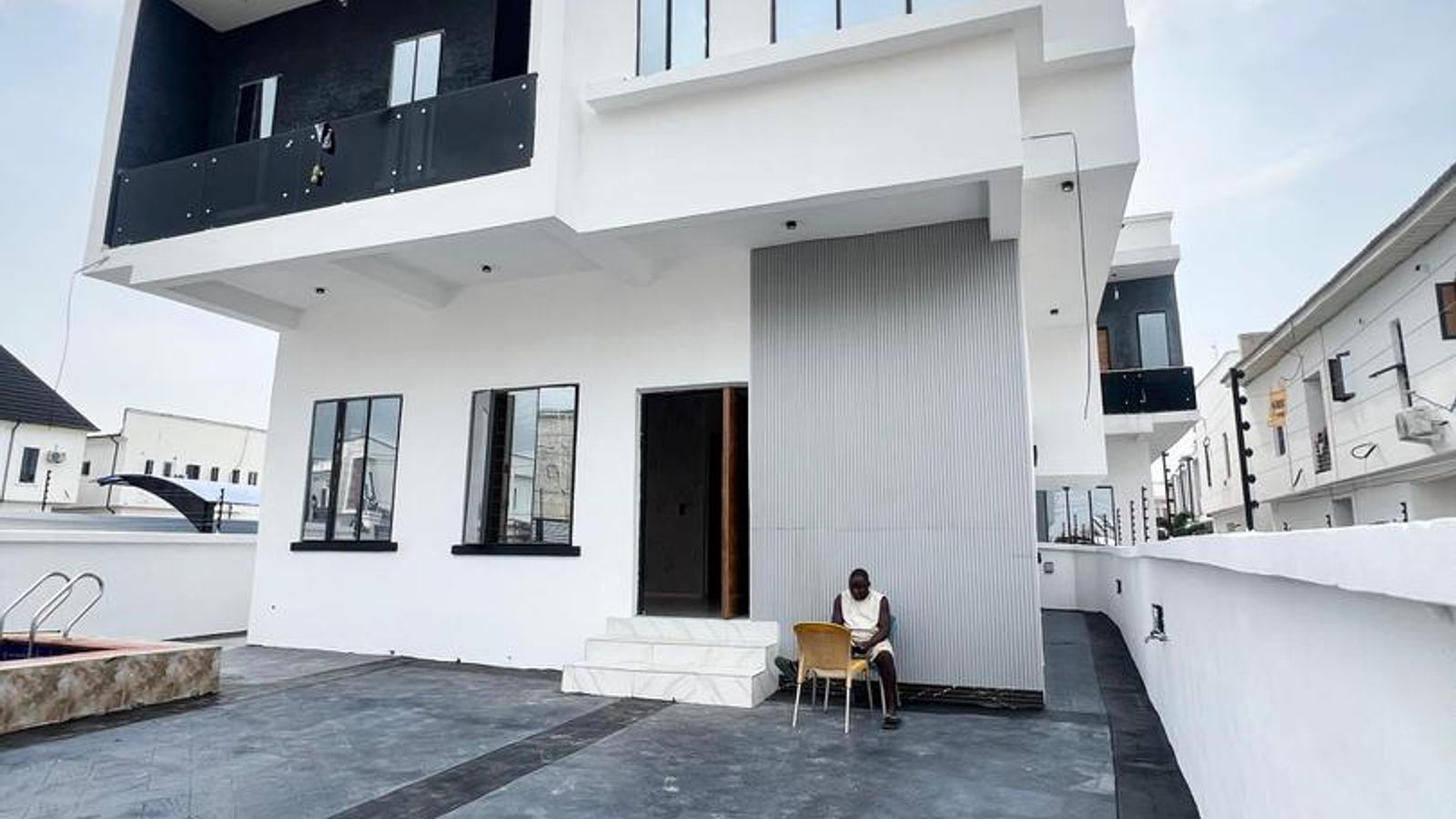 5 Bedroom Fully Detached Duplex