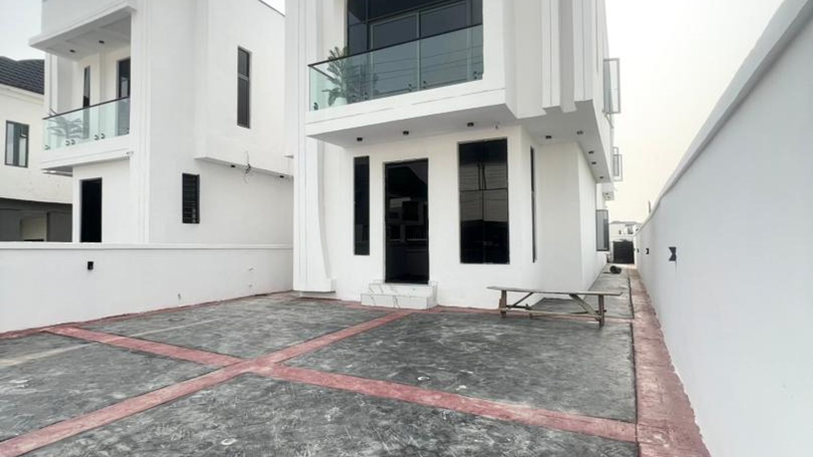 5 Bedroom Fully Detached Duplex