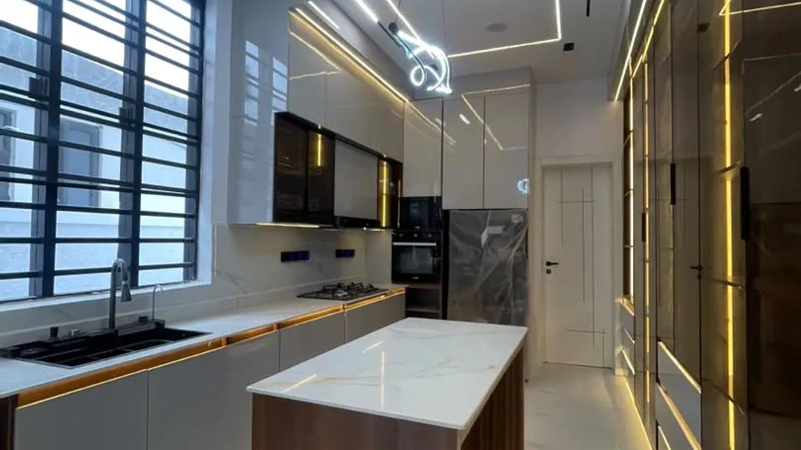 5 Bedroom Fully Detached Duplex