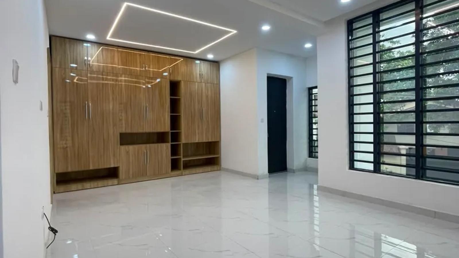 5 BEDROOM FULLY DETACHED DUPLEX WITH BQ