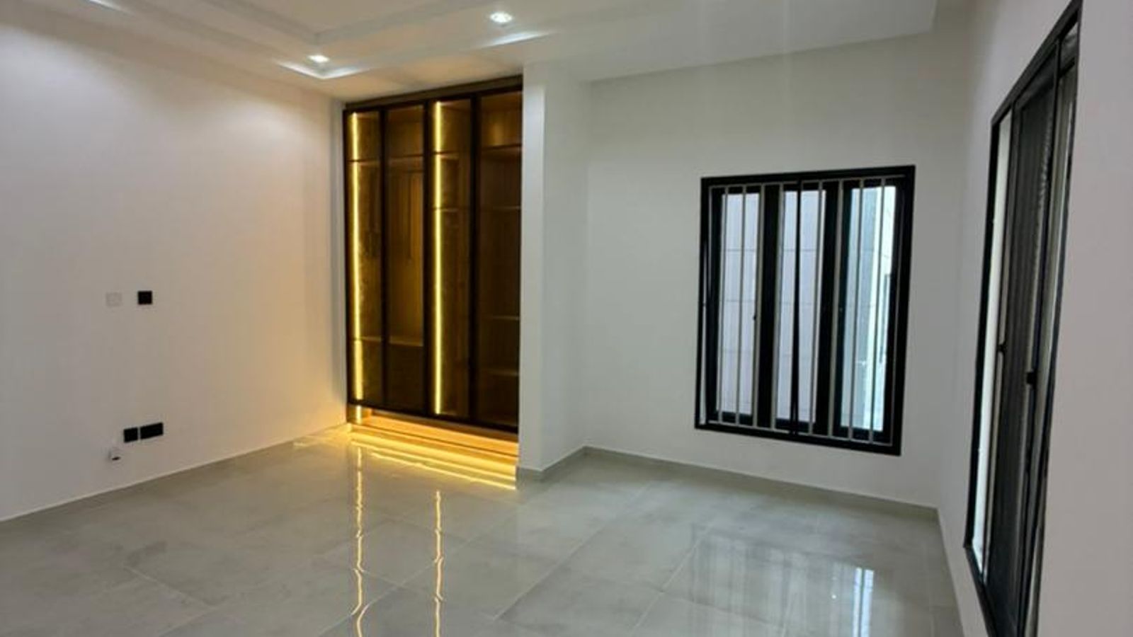 5 Bedroom Fully Detached Duplex