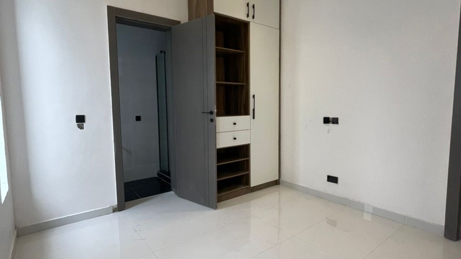 5 Bedroom Fully Detached Duplex