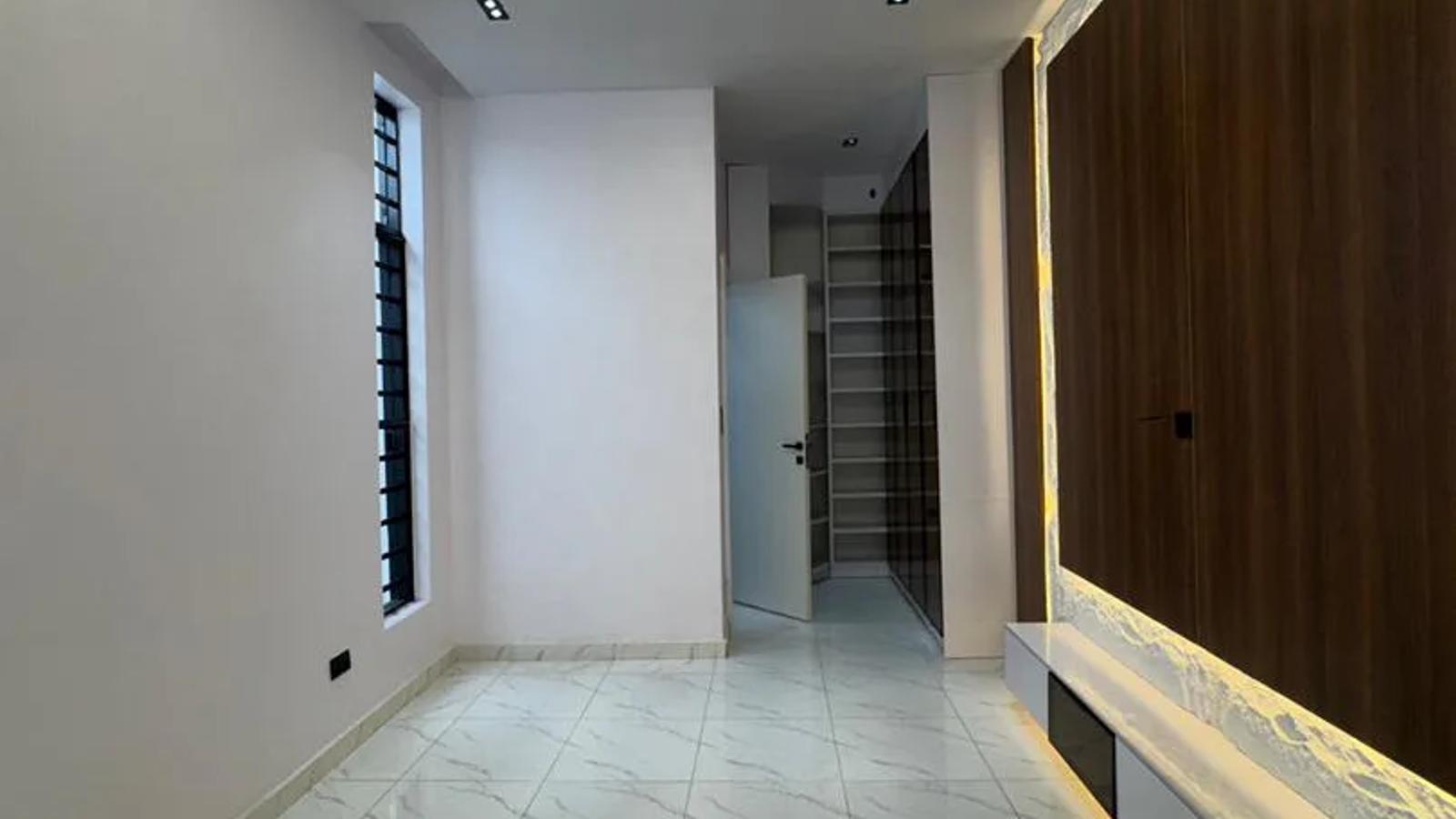 5 Bedroom Fully Detached Duplex