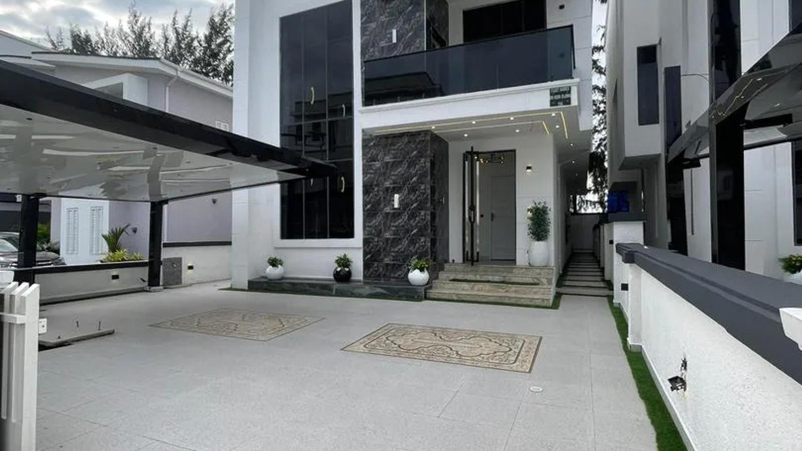 5 Bedroom Fully Detached Duplex