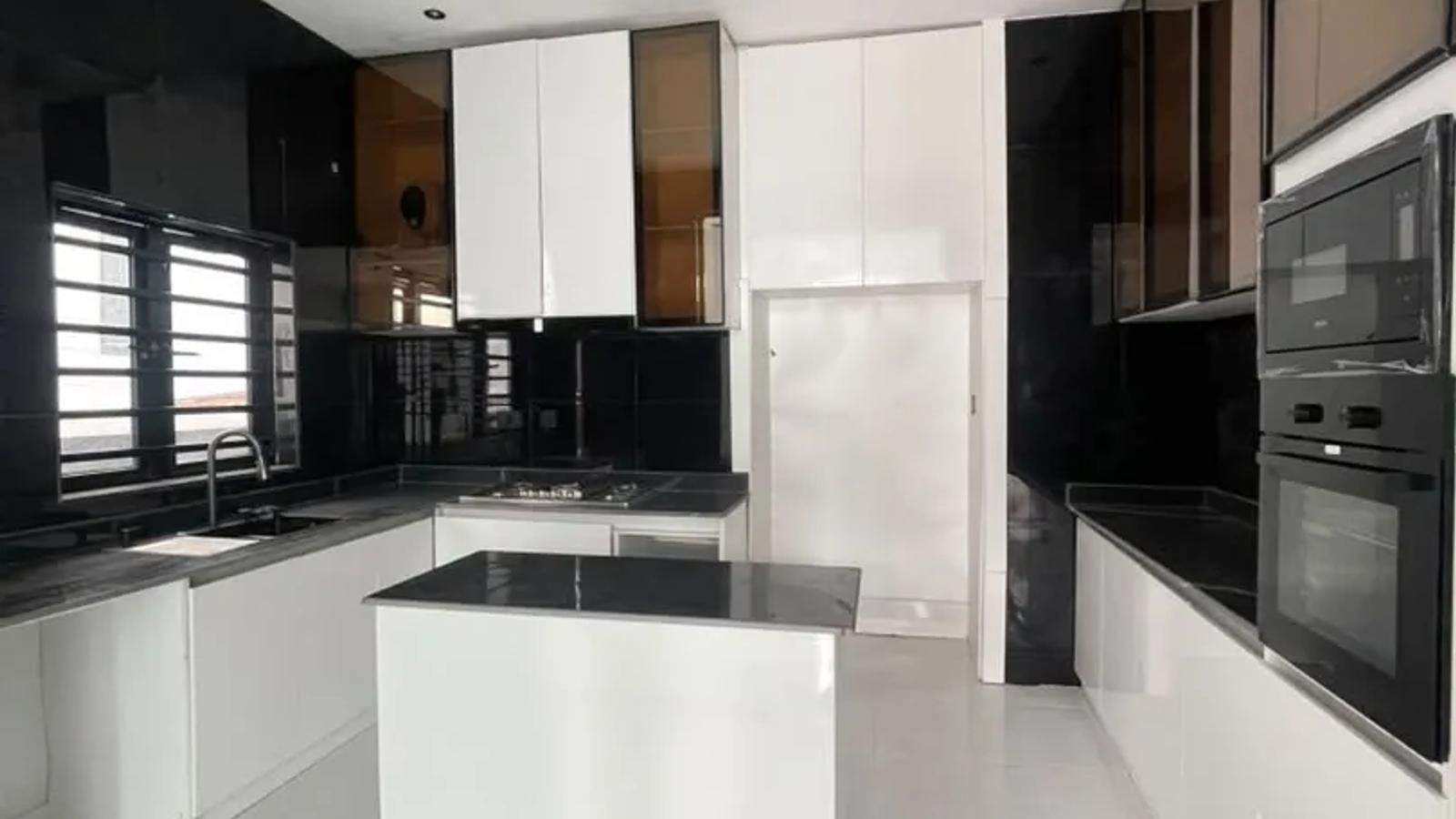 4 BEDROOM SEMI-DETACHED DUPLEX WITH BQ
