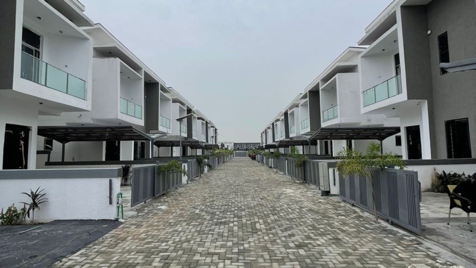 5 Bedroom Fully Detached Duplex