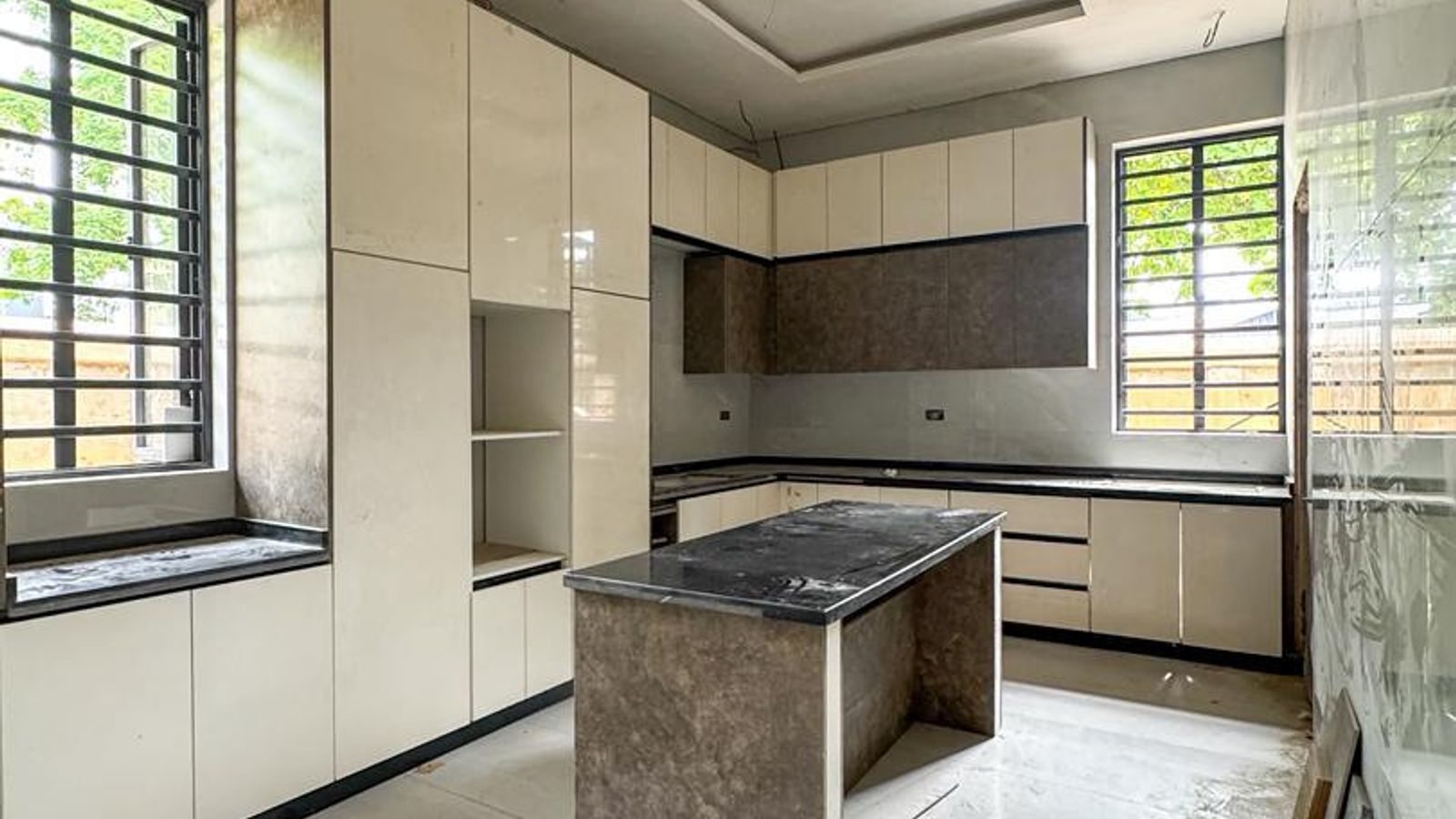 6 Bedroom Fully Detached Duplex