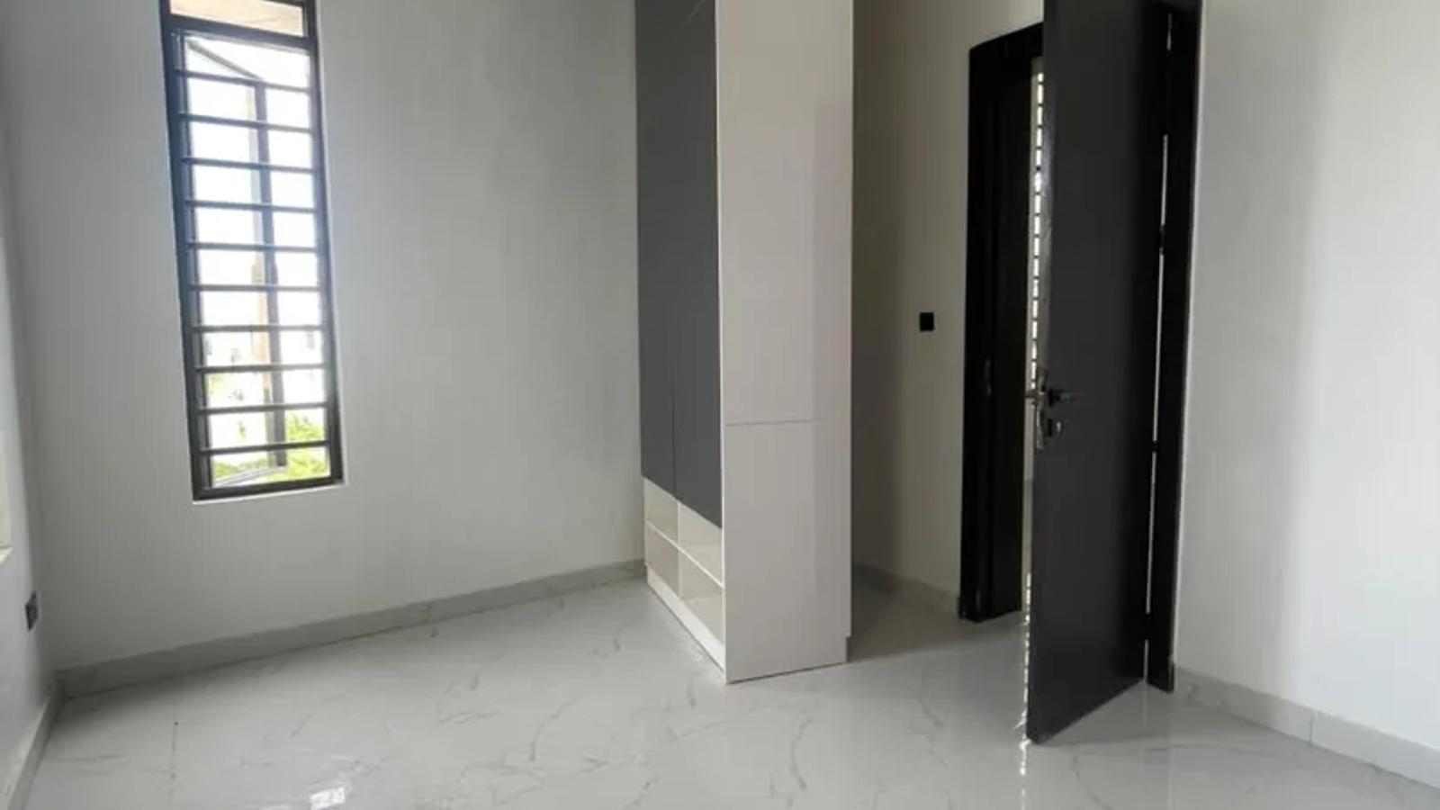 5 Bedroom Fully Detached Duplex