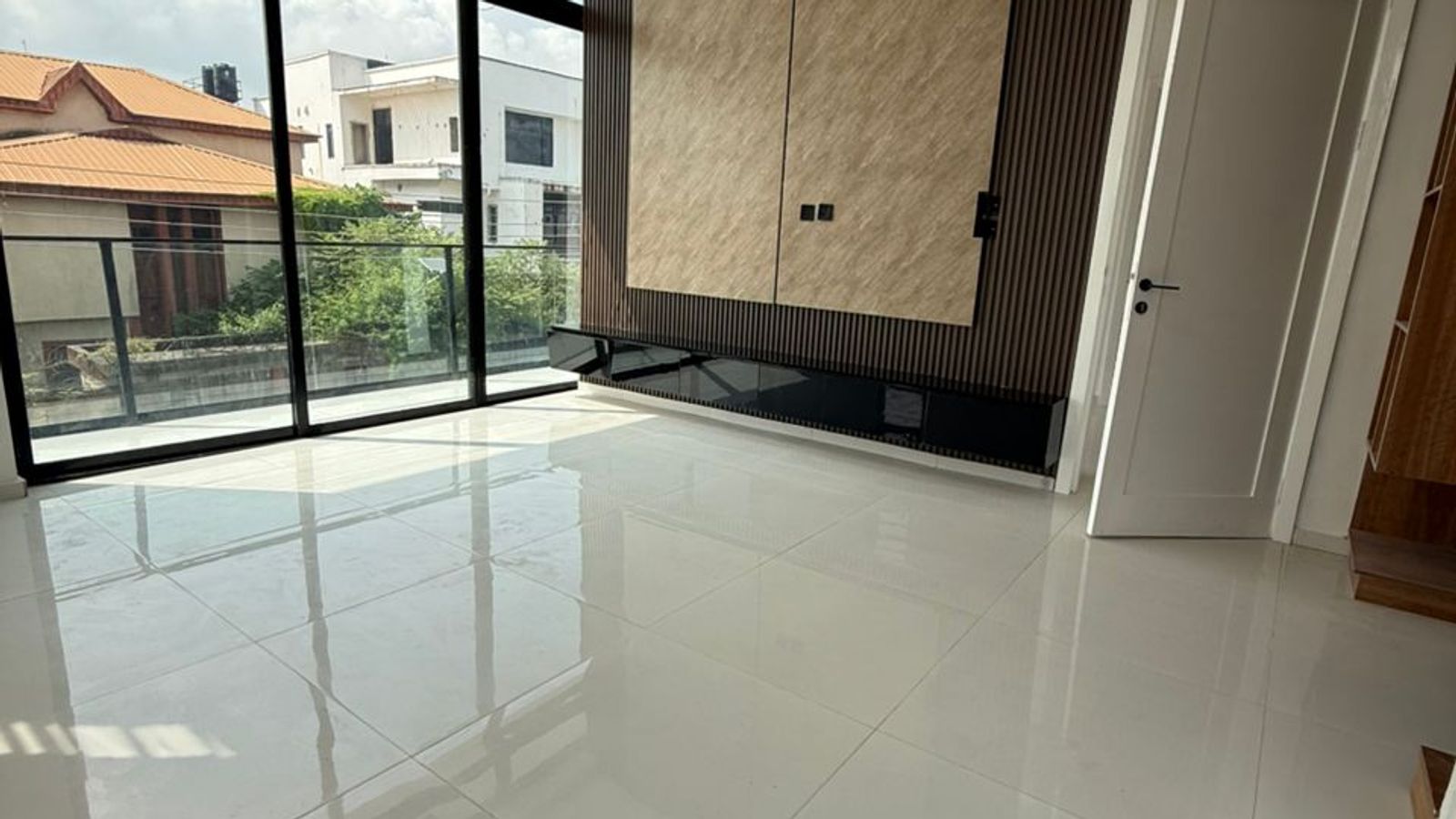 5 Bedroom Fully Detached Duplex
