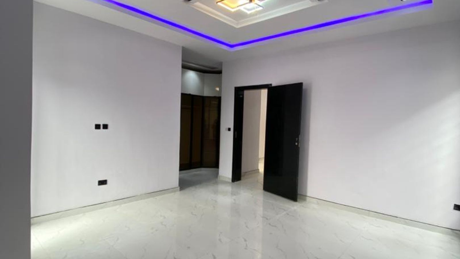 5 Bedroom Fully Detached Duplex