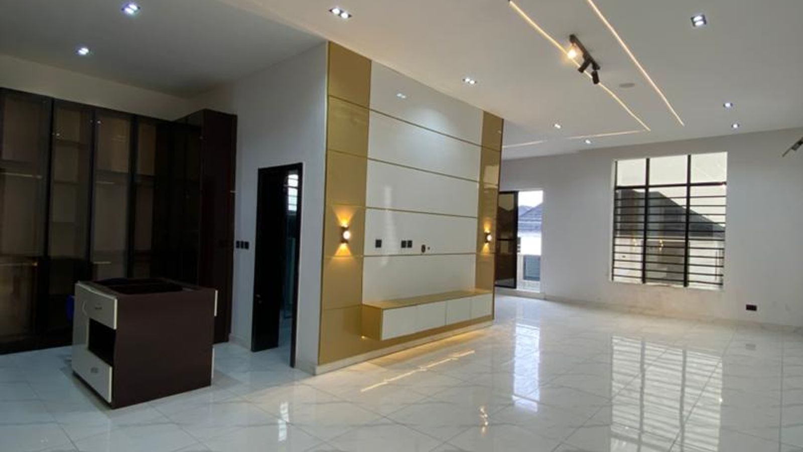 5 Bedroom Fully Detached Duplex