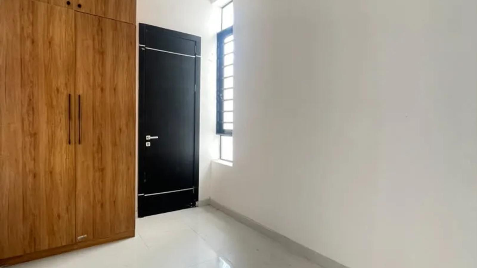 4 BEDROOM FULLY-DETACHED DUPLEX WITH BQ
