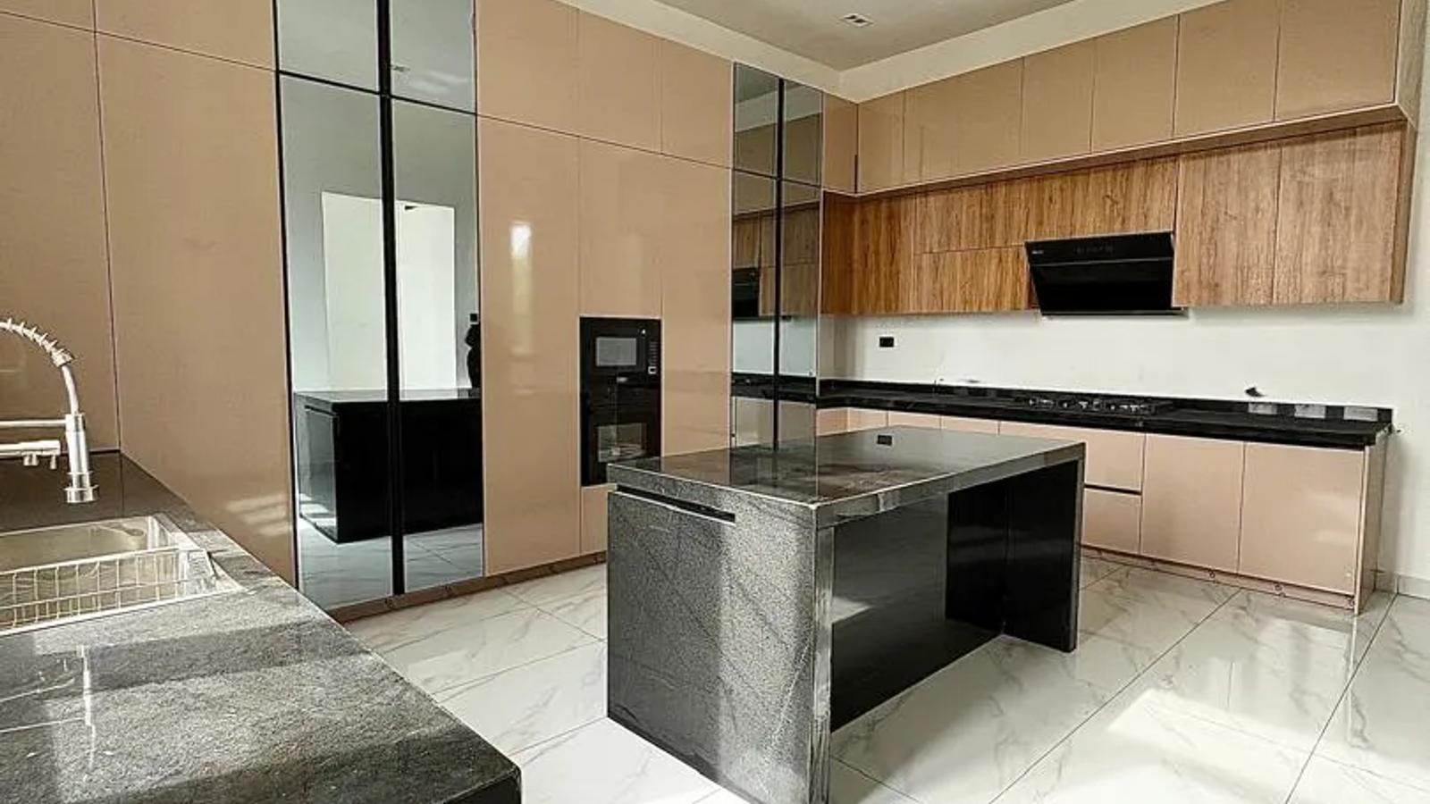 5 Bedroom Fully Detached Duplex