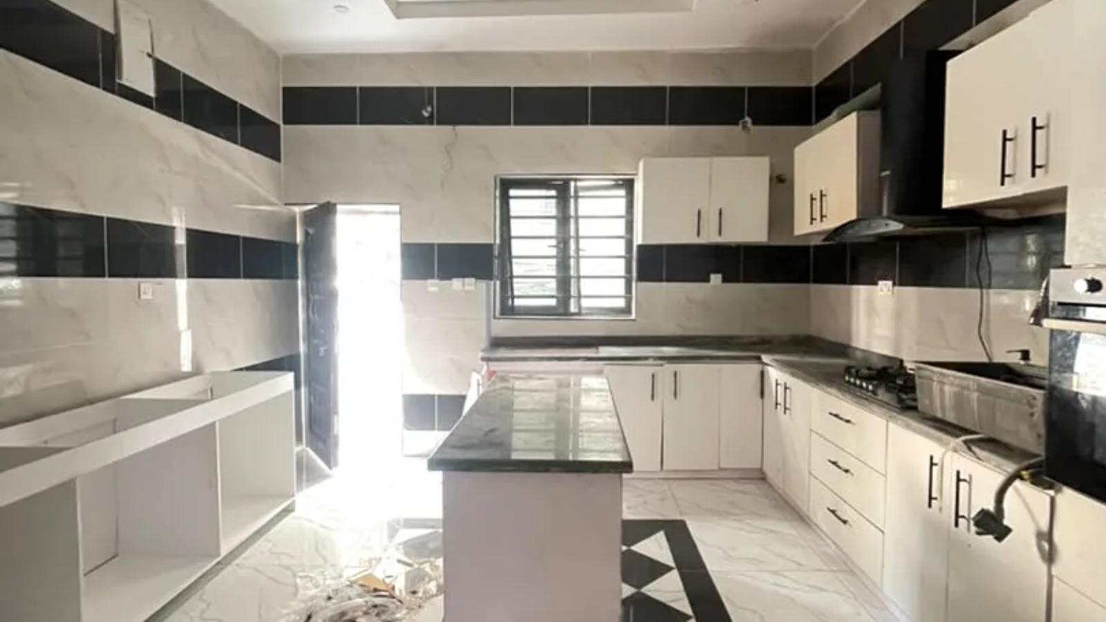 5 Bedroom Fully Detached Duplex