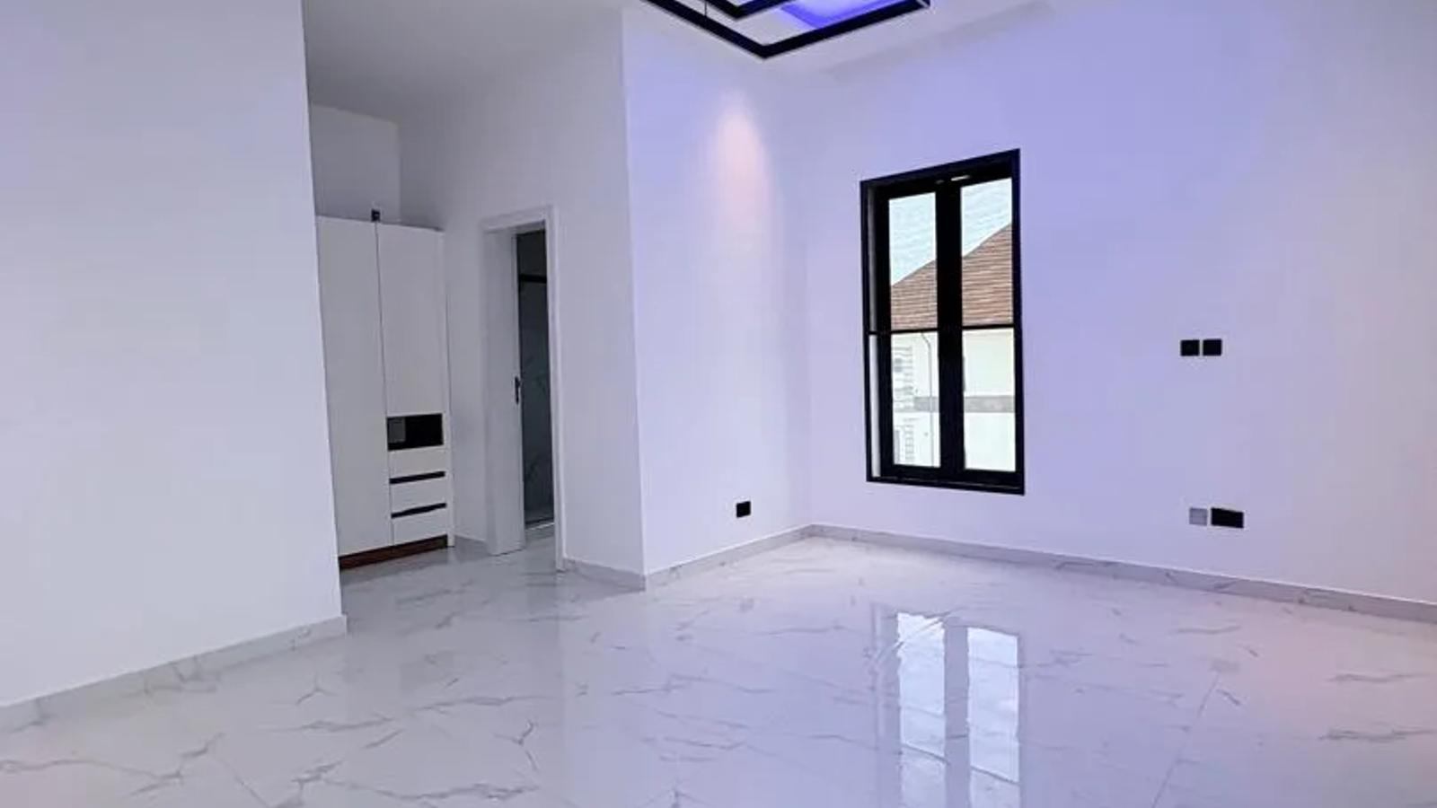 7 Bedroom Fully Detached Duplex
