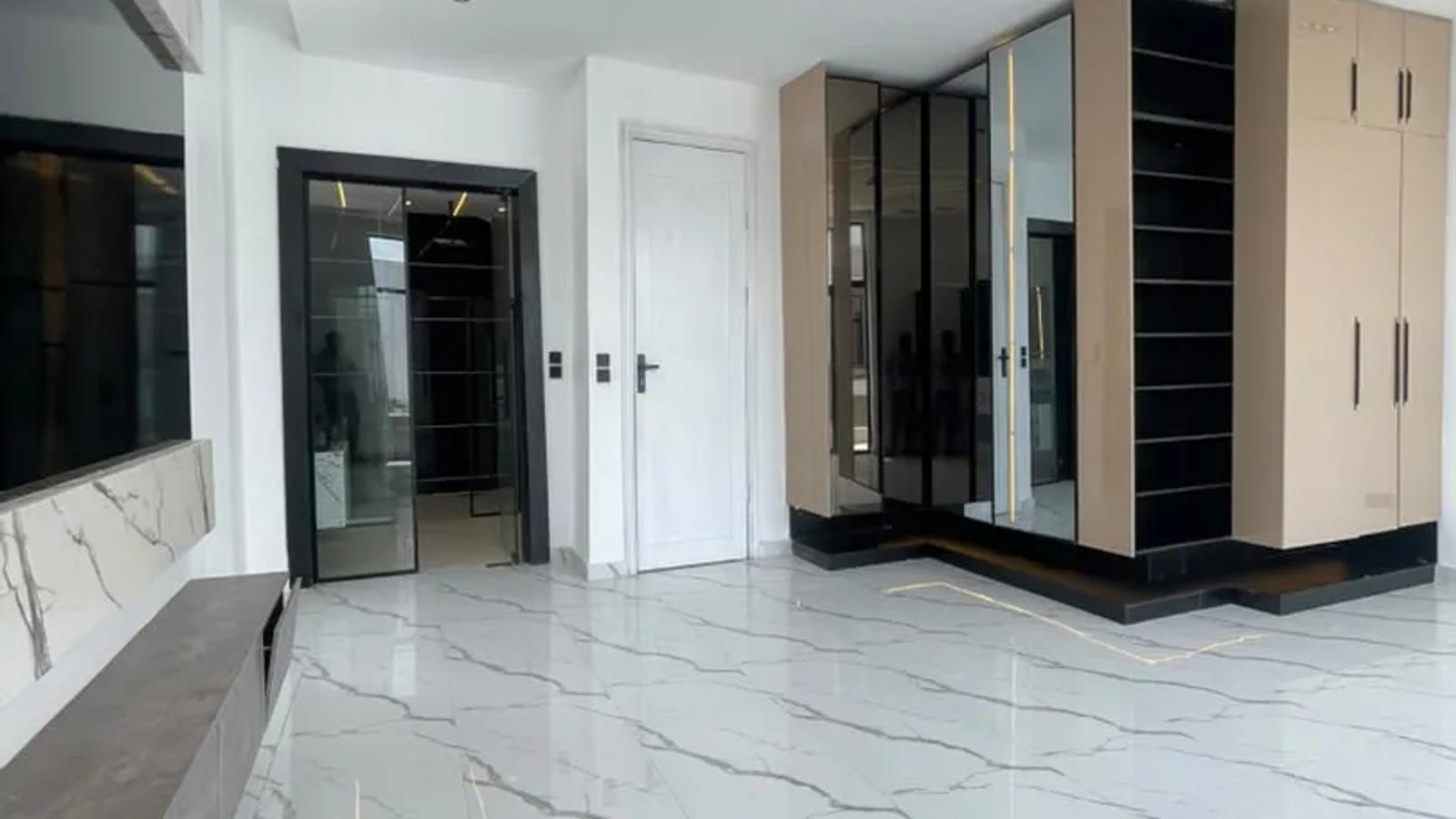 4 BEDROOM FULLY DETACHED DUPLEX WITH BQ