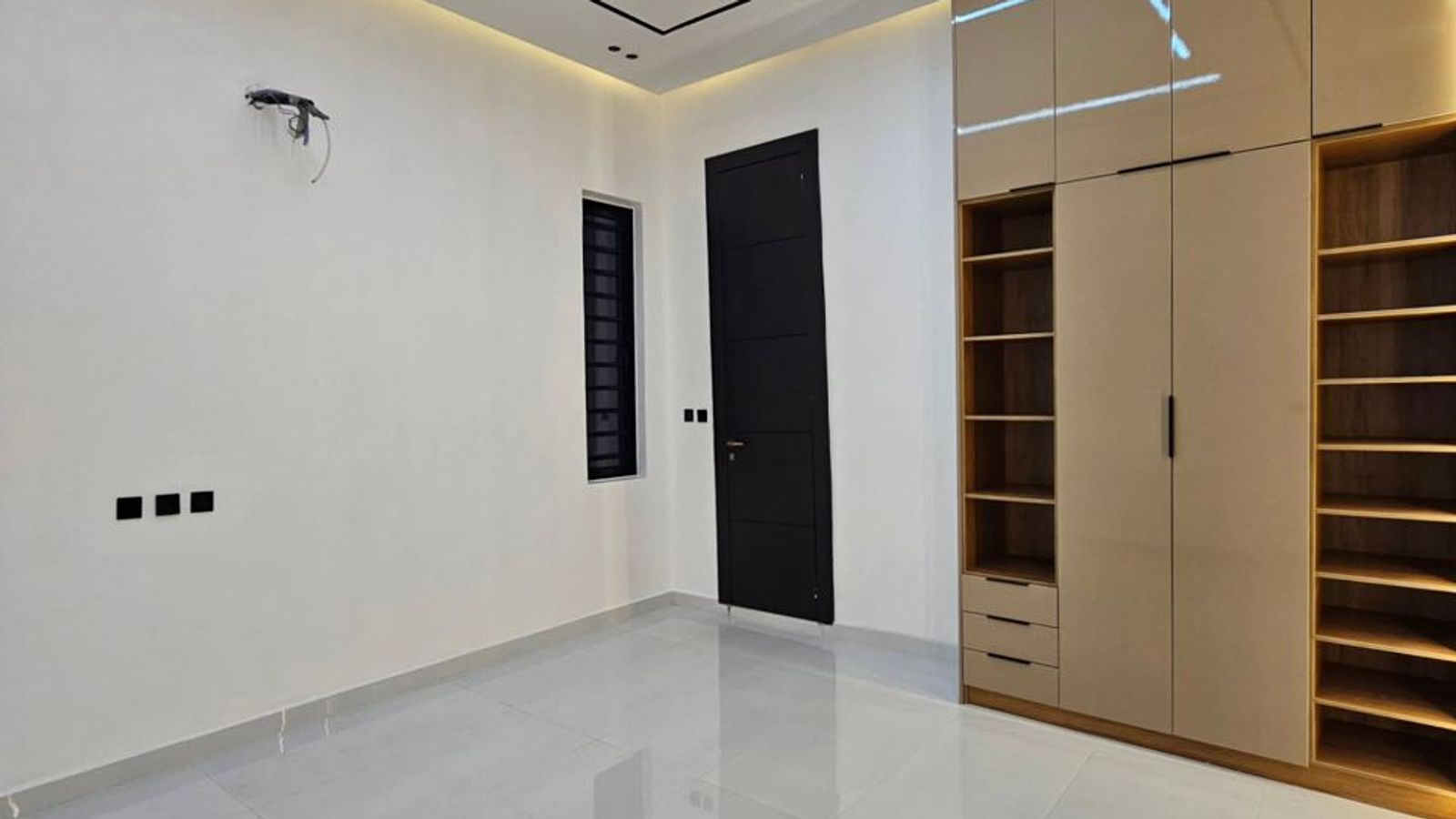 5 Bedroom Fully Detached Duplex