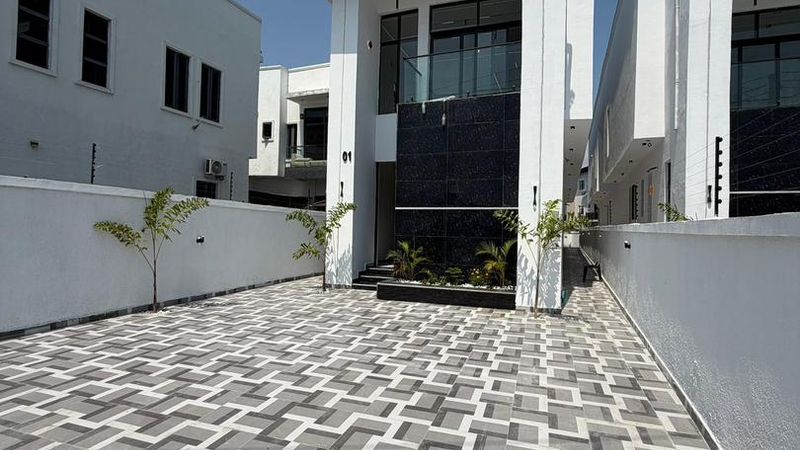 5 Bedroom Fully Detached Duplex