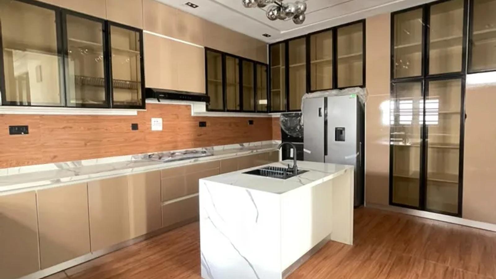 5 BEDROOM FULLY DETACHED DUPLEX WITH BQ