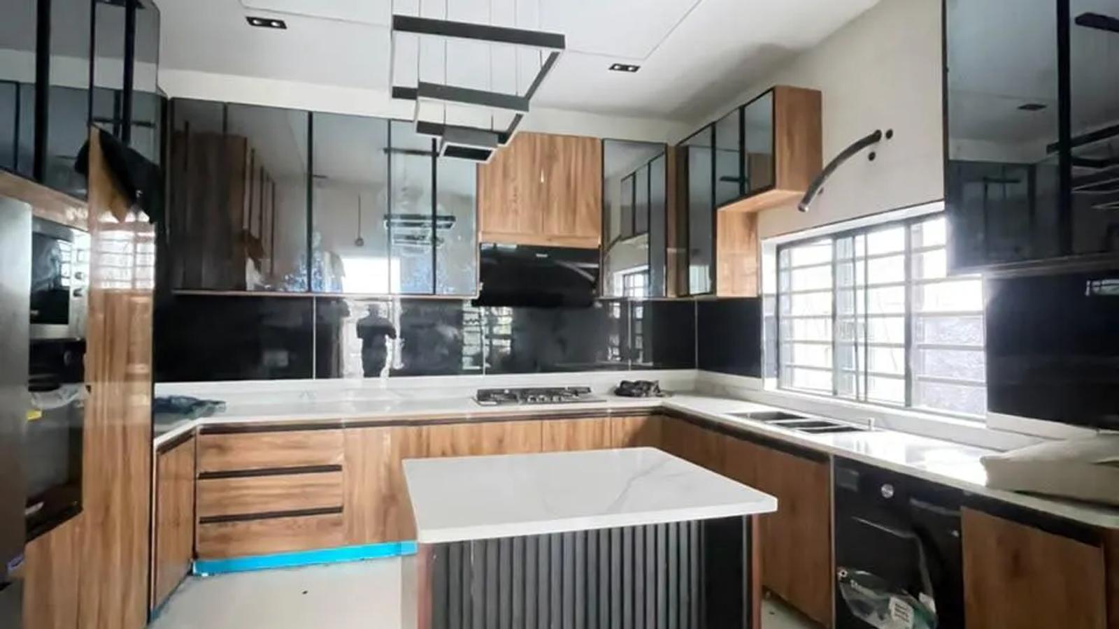 5 Bedroom Fully Detached Duplex