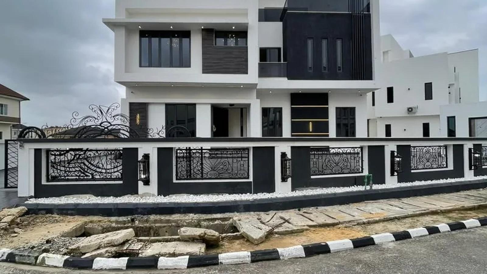 7 Bedroom Fully Detached Duplex