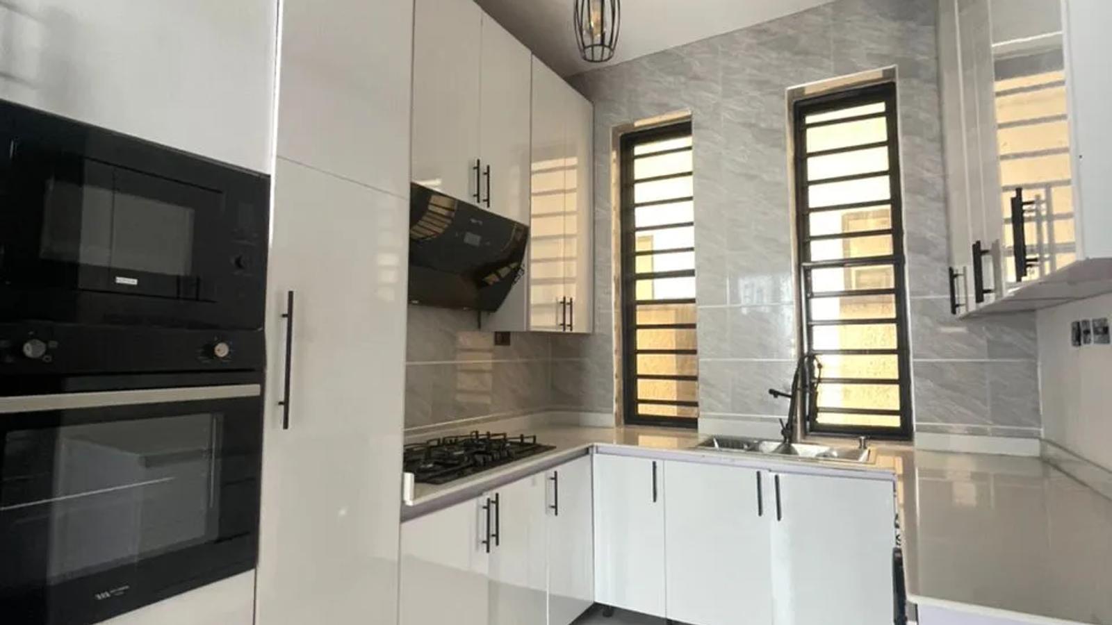 6 Bedroom Fully Detached Duplex