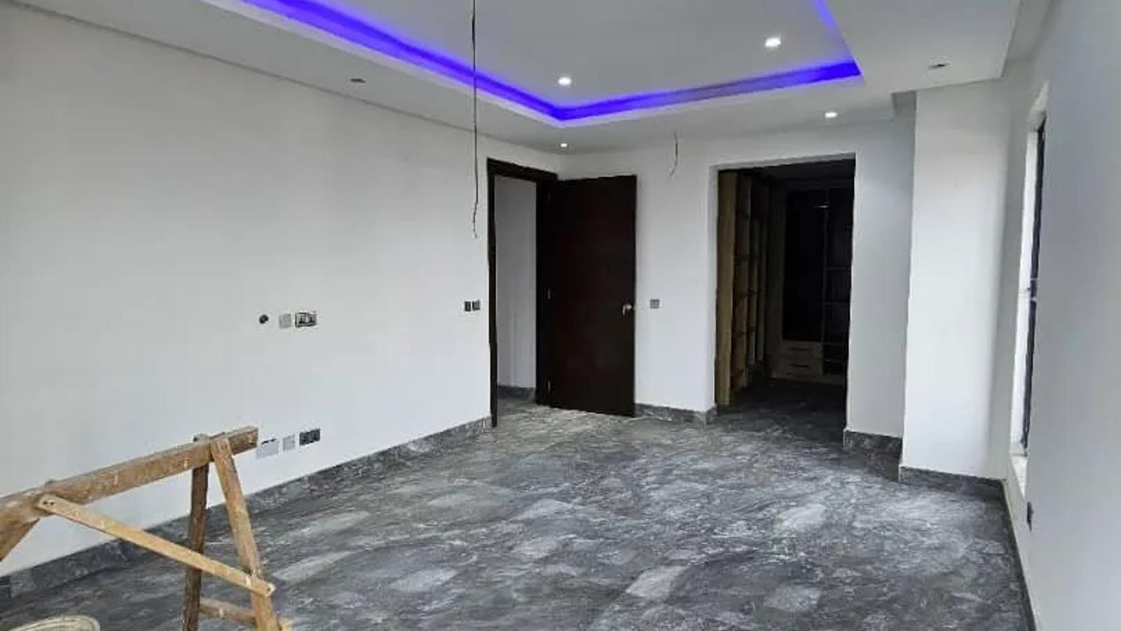 6 Bedroom Fully Detached Duplex