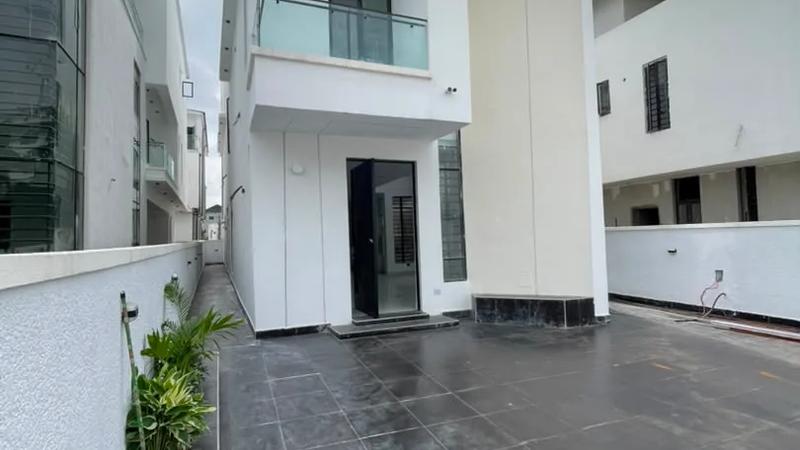5 Bedroom Fully Detached Duplex