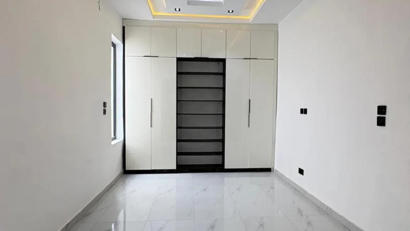 5 Bedroom Fully Detached Duplex