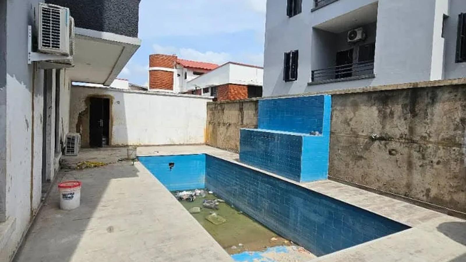 6 Bedroom Fully Detached Duplex