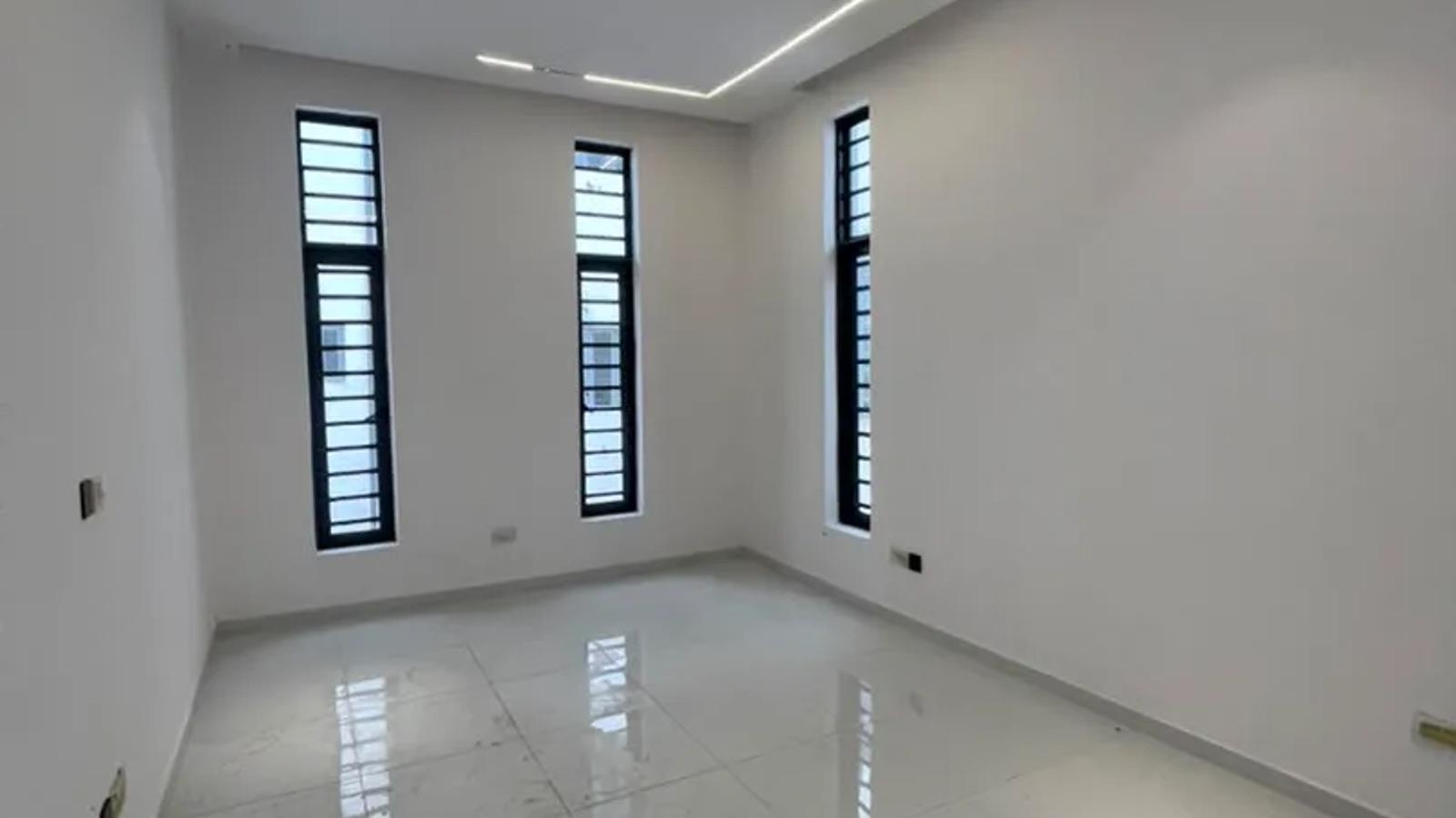 5 Bedroom Fully Detached Duplex