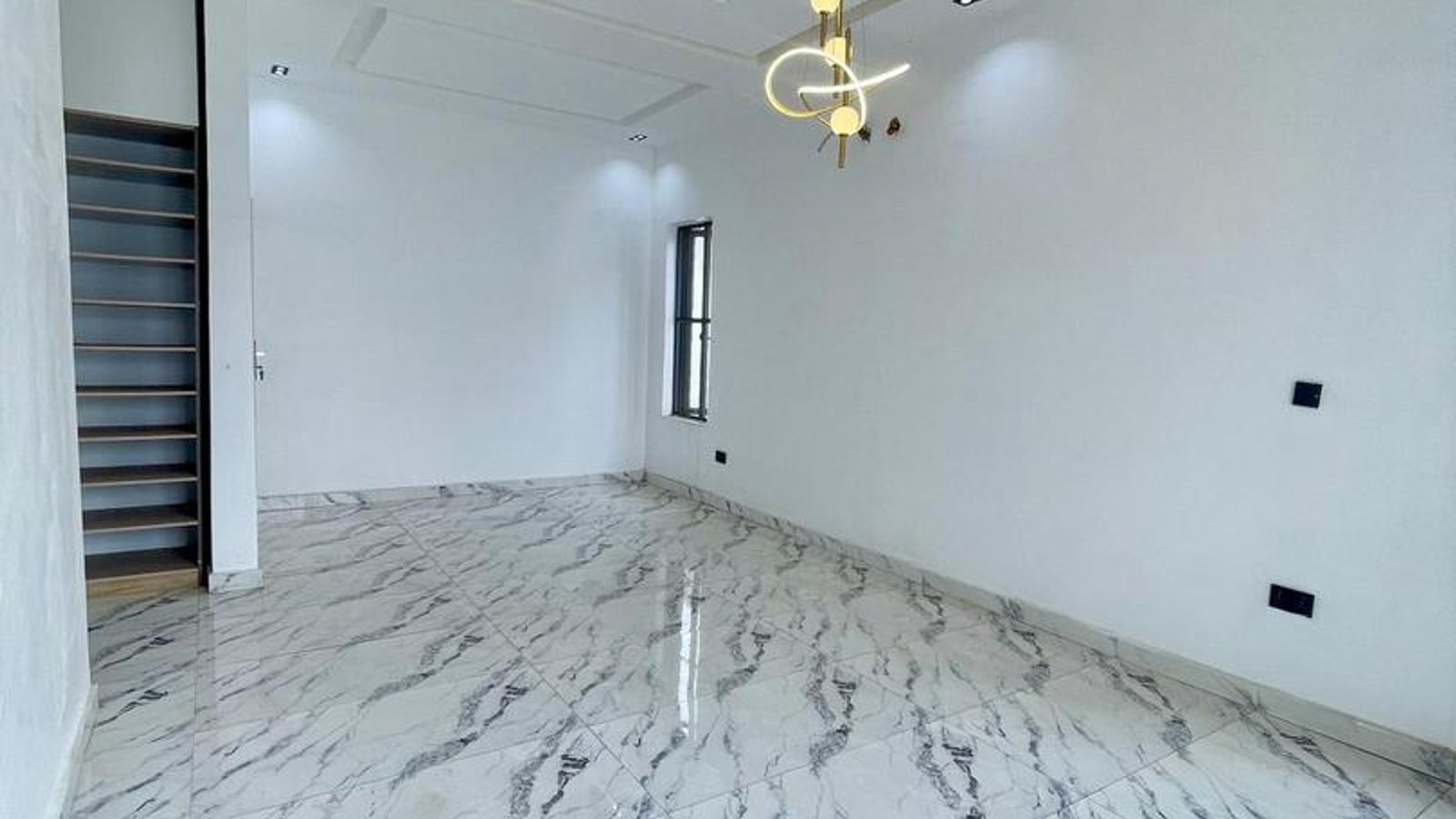 5 Bedroom Fully Detached Duplex