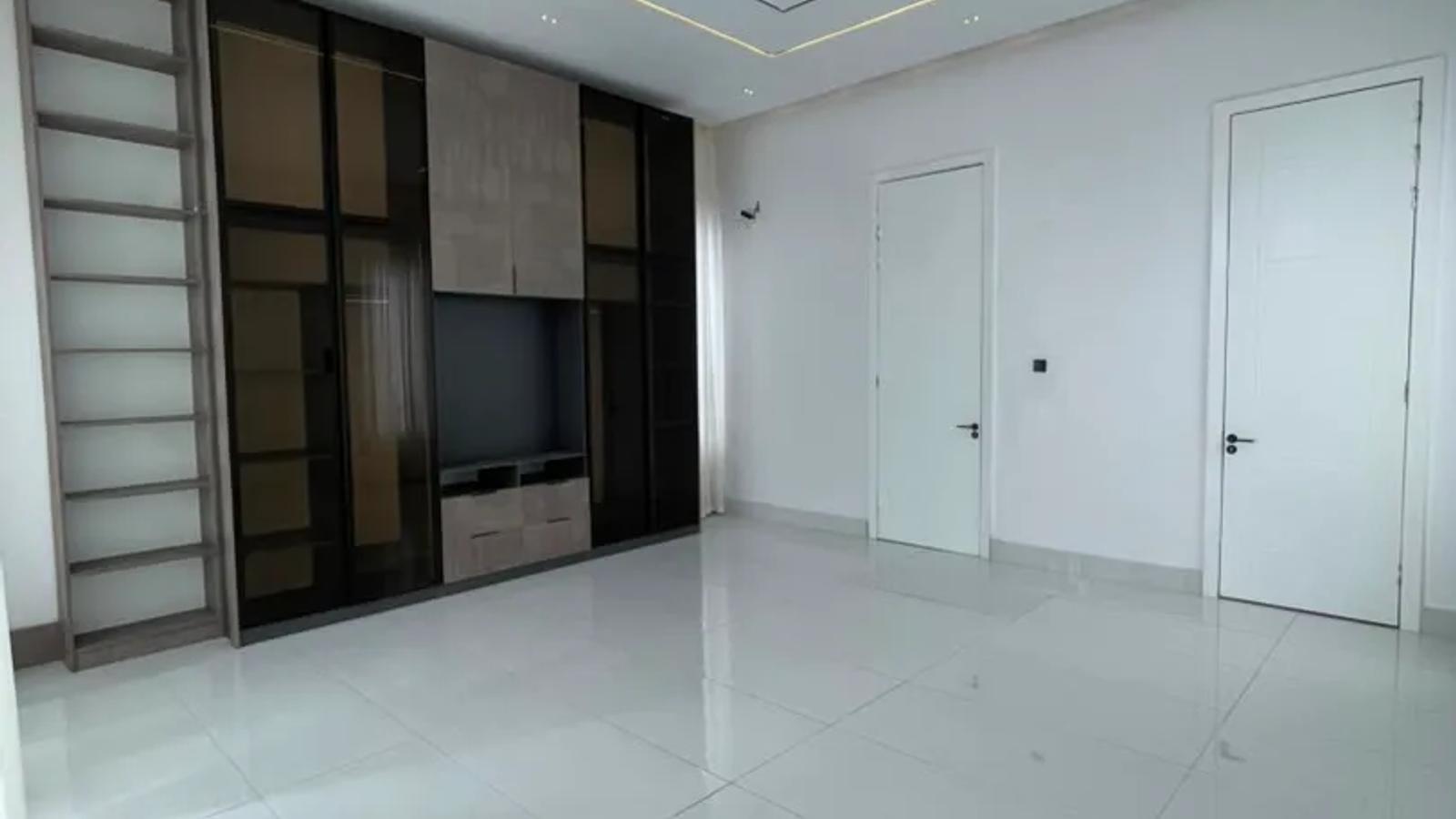5 Bedroom Fully Detached Duplex