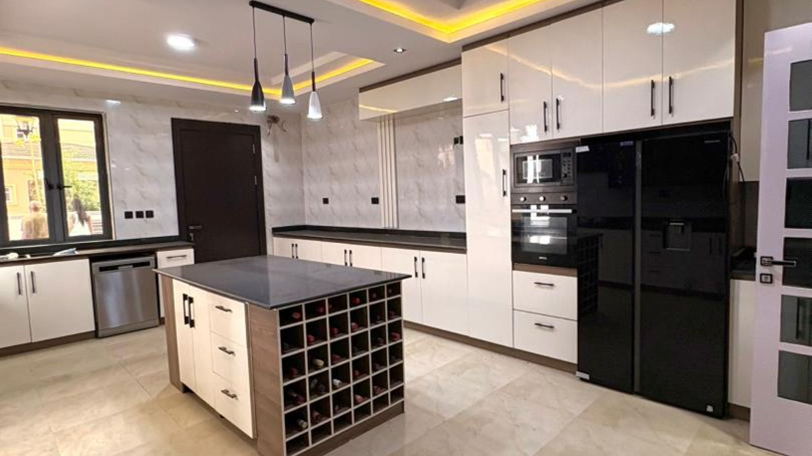 6 Bedroom Fully Detached Duplex