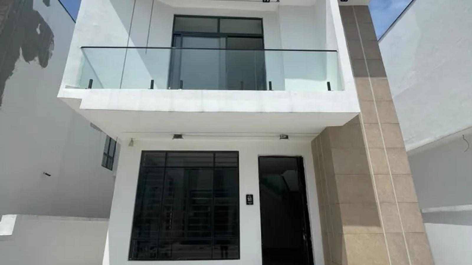 4 BEDROOM FULLY-DETACHED DUPLEX WITH BQ