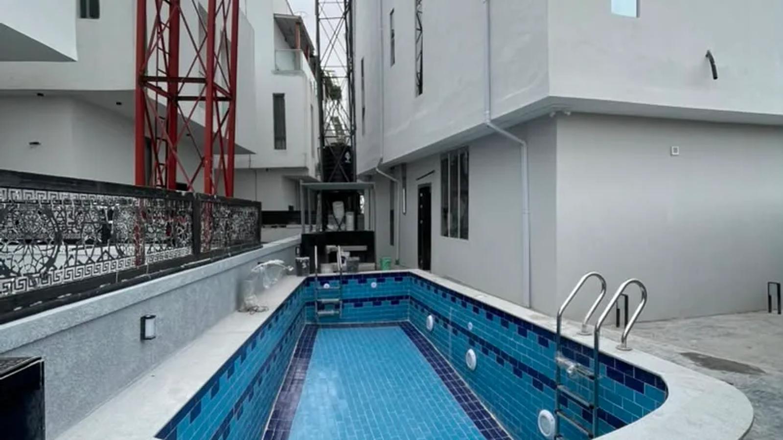5 Bedroom Fully Detached Duplex