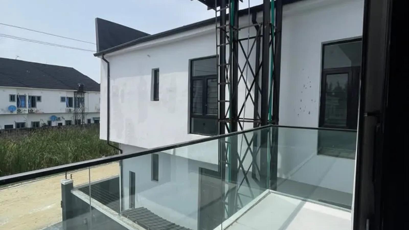 4 BEDROOM SEMI-DETACHED DUPLEX WITH BQ