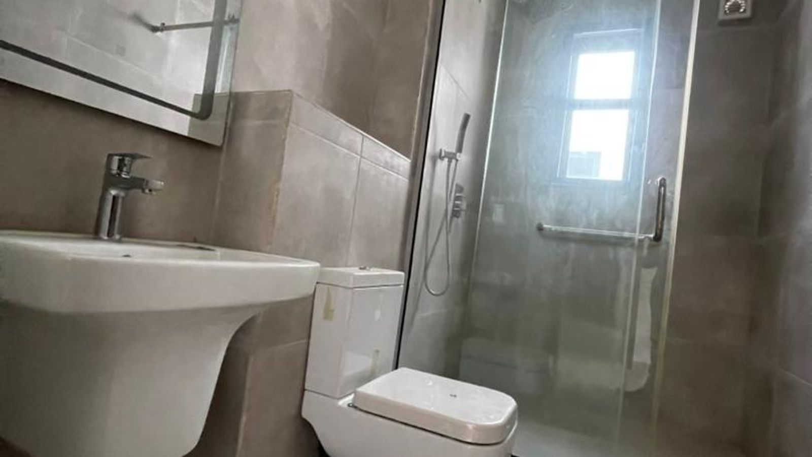 5 Bedroom Fully Detached Duplex