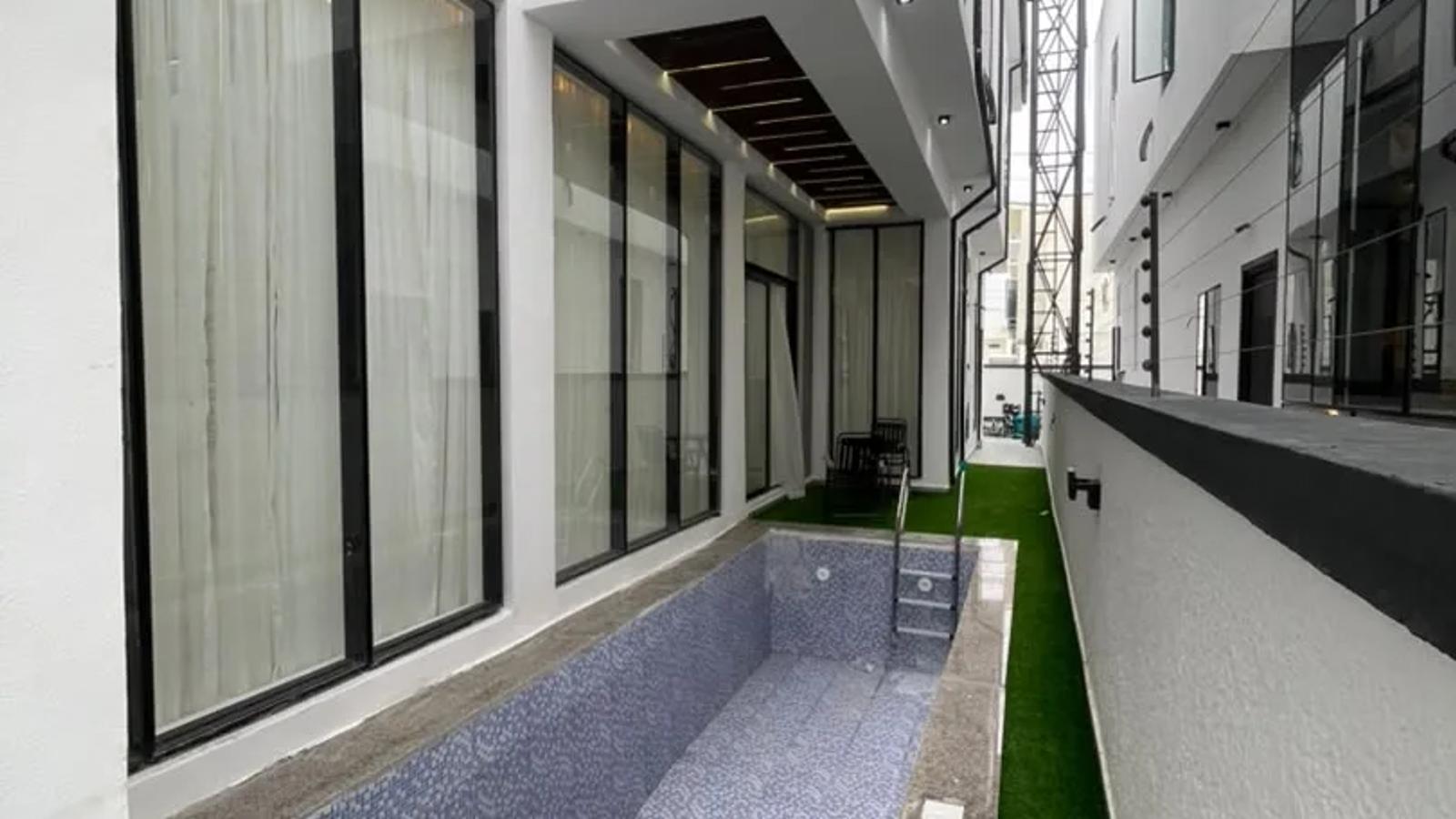 5 Bedroom Fully Detached Duplex